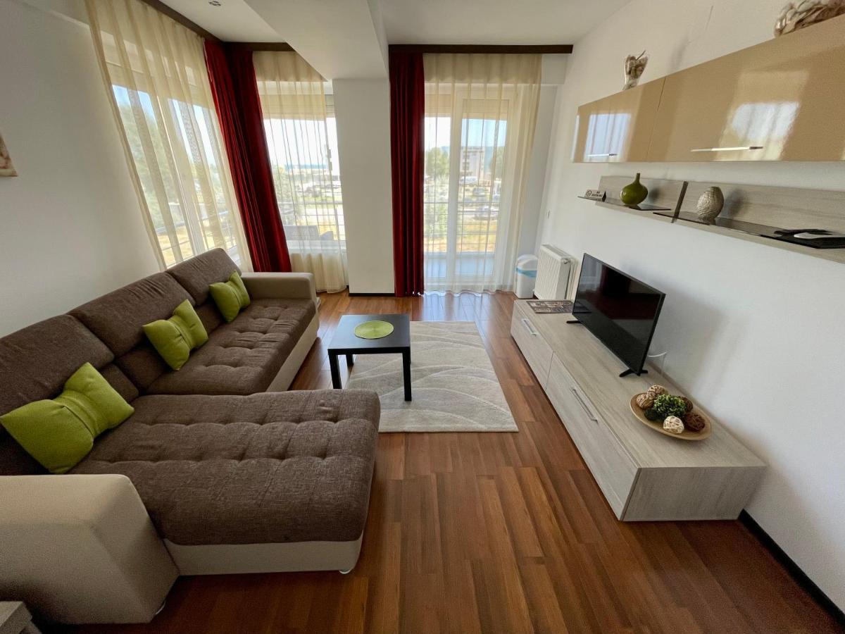 Alcomar Apartment - Summerland Mamaia Exterior photo
